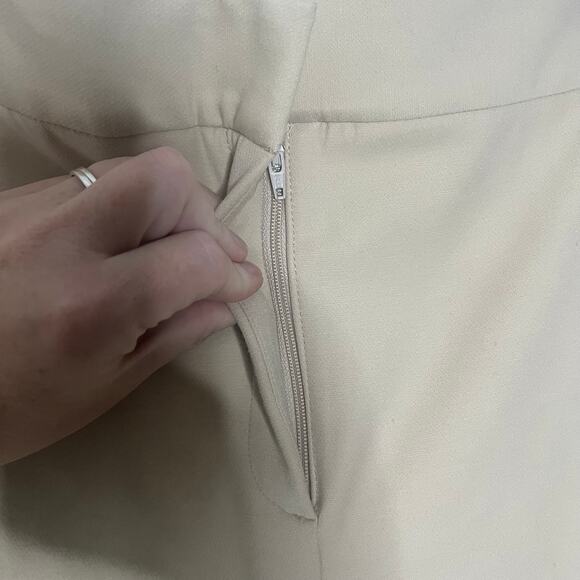 CHICO'S SO SLIMMING STRAIGHT LEG TAN PANTS SIZE 2.5R 14R - Picture 4 of 9